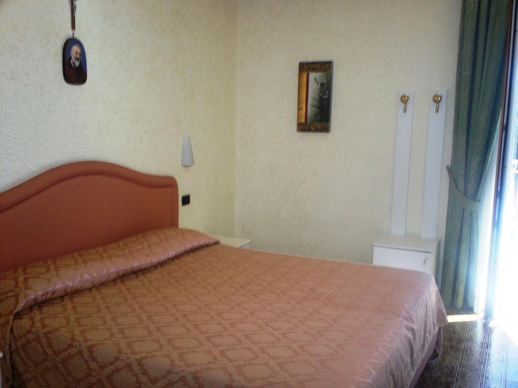 Hotel Gaggiano Сан-Джованні-Ротондо Номер фото
