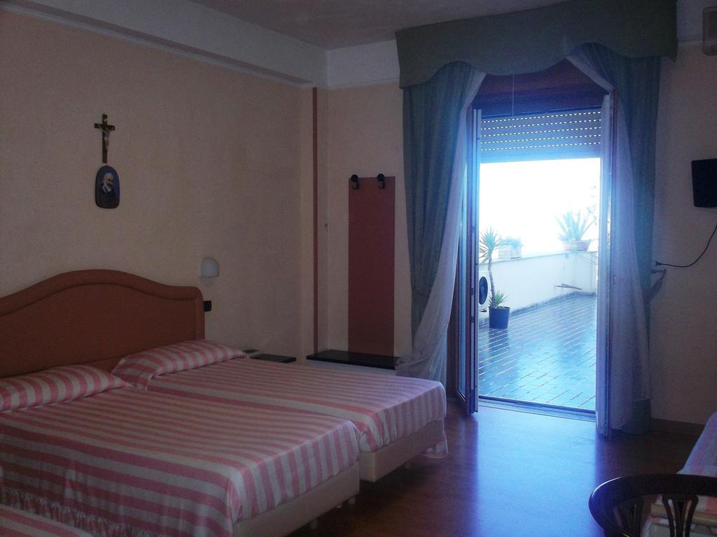 Hotel Gaggiano Сан-Джованні-Ротондо Номер фото