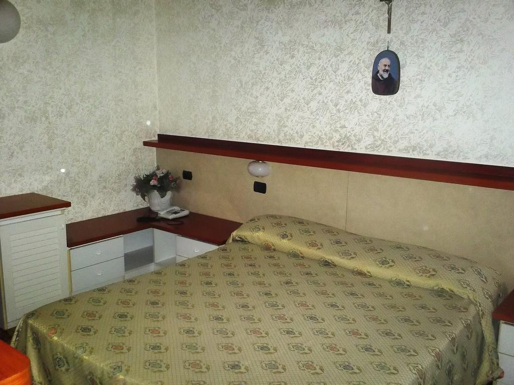 Hotel Gaggiano Сан-Джованні-Ротондо Номер фото