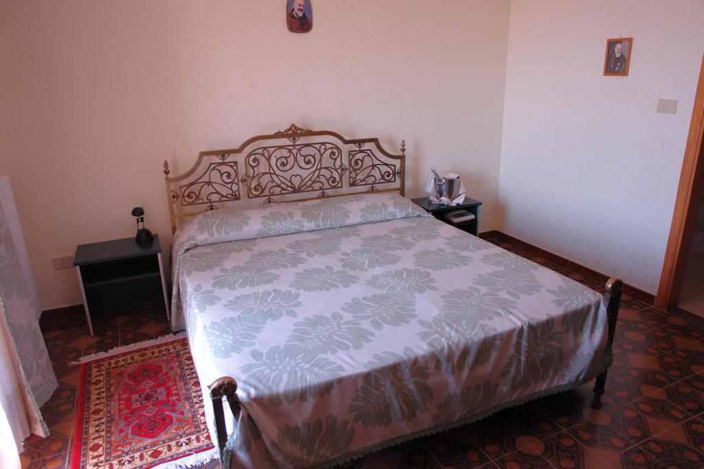 Hotel Gaggiano Сан-Джованні-Ротондо Номер фото
