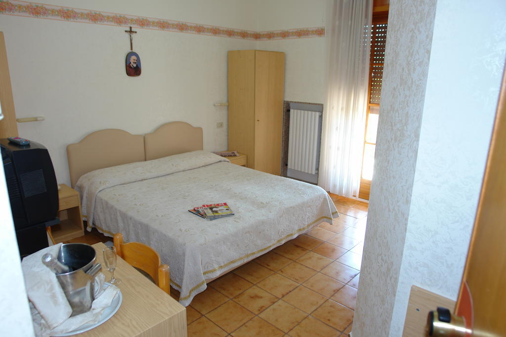 Hotel Gaggiano Сан-Джованні-Ротондо Номер фото