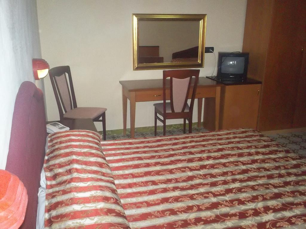 Hotel Gaggiano Сан-Джованні-Ротондо Номер фото