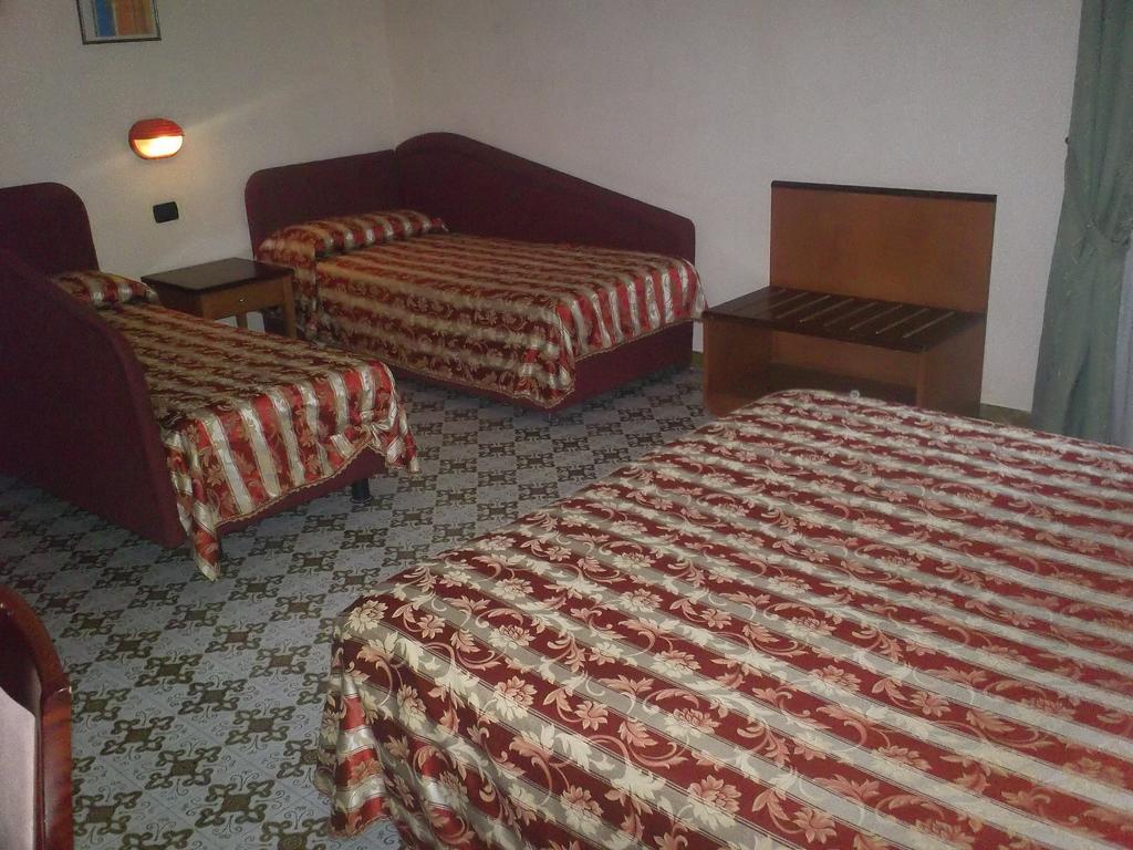 Hotel Gaggiano Сан-Джованні-Ротондо Номер фото