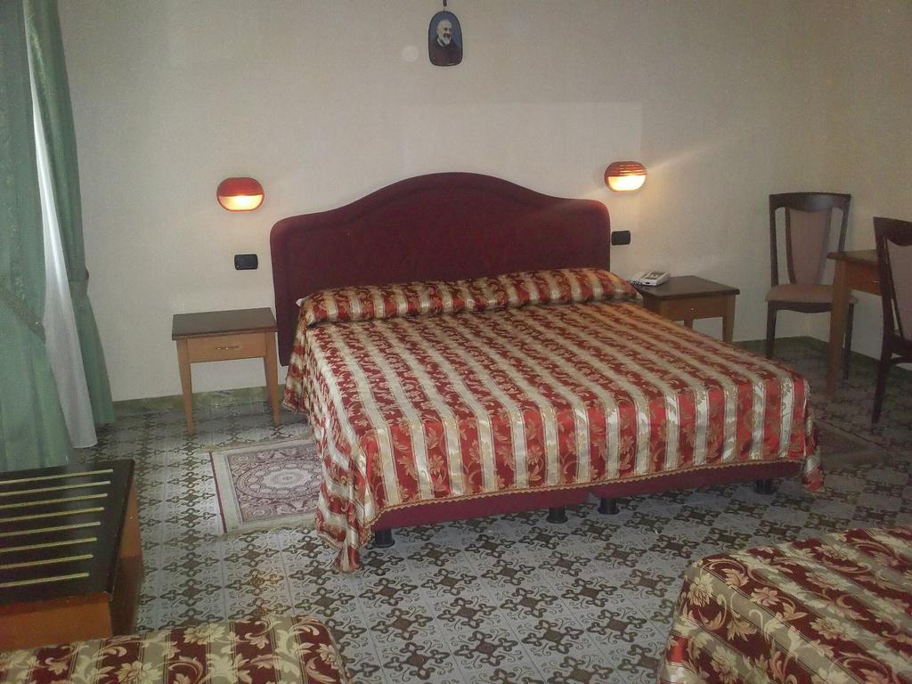 Hotel Gaggiano Сан-Джованні-Ротондо Номер фото