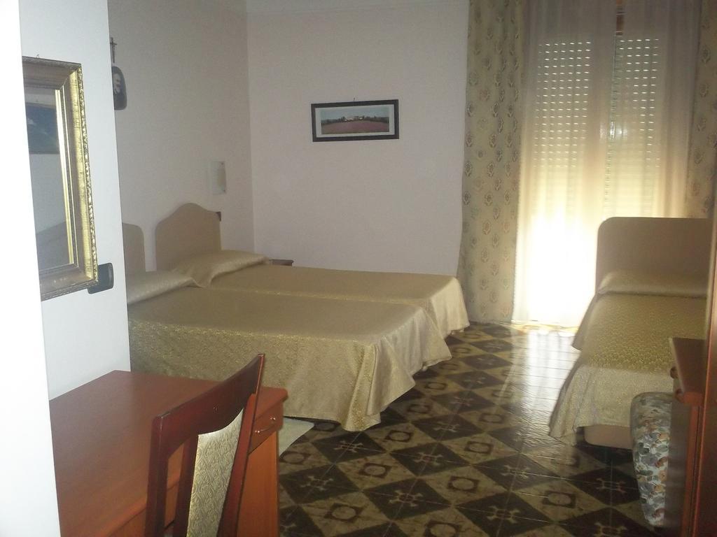 Hotel Gaggiano Сан-Джованні-Ротондо Номер фото